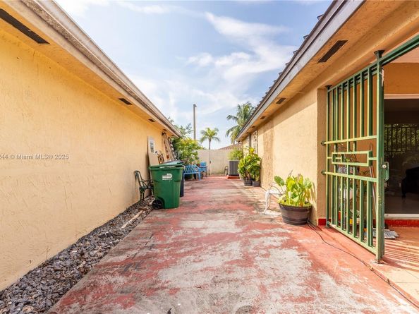 14309 SW 52nd St, Miami FL 33175