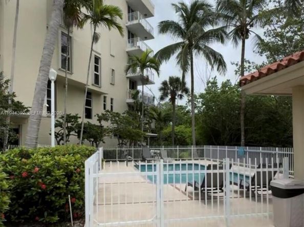 16590 NE 26th Ave 402, North Miami Beach FL 33160