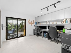 11073 SW 70th Ln, Miami FL 33173