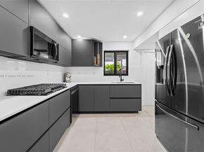 11073 SW 70th Ln, Miami FL 33173