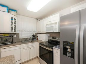 9660 Sunrise Lakes Blvd 202, Sunrise FL 33322