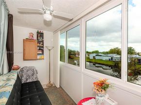 9660 Sunrise Lakes Blvd 202, Sunrise FL 33322