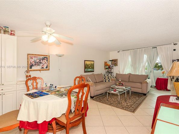 9660 Sunrise Lakes Blvd 202, Sunrise FL 33322