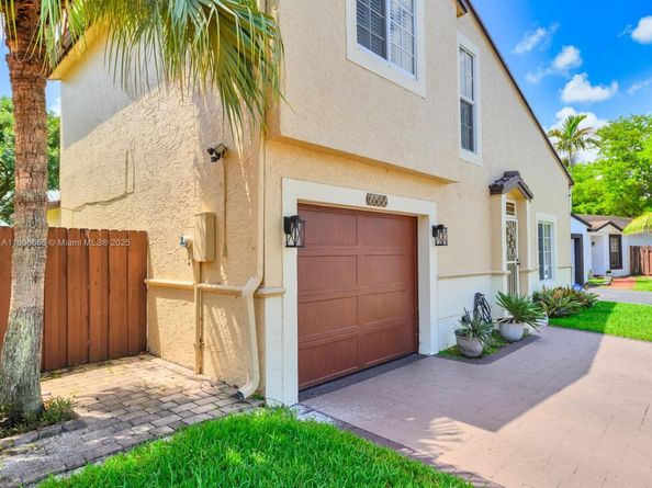 6566 NW 197th Ln, Hialeah FL 33015
