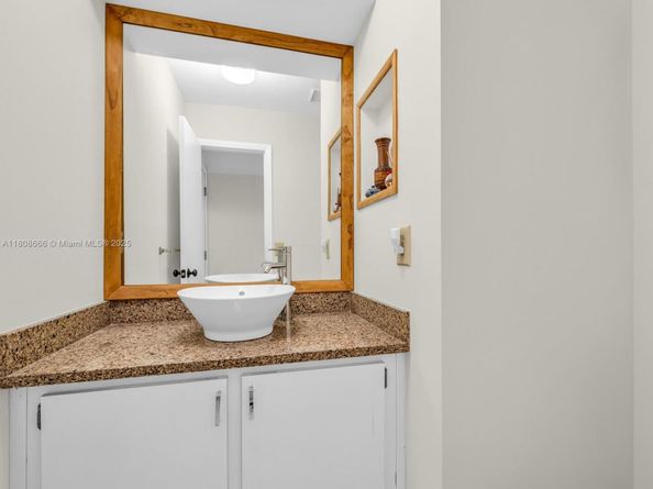 6566 NW 197th Ln, Hialeah FL 33015