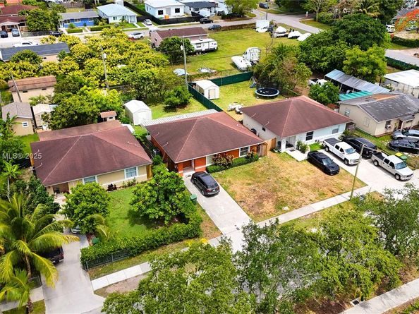 229 NW 9th Ave, Homestead FL 33030