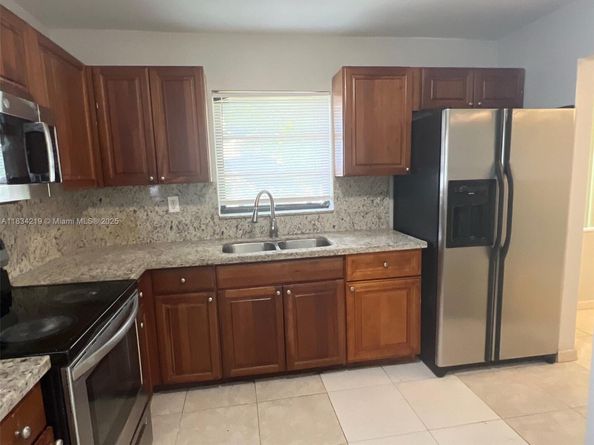 18900 NW 19th Ave, Miami Gardens FL 33056
