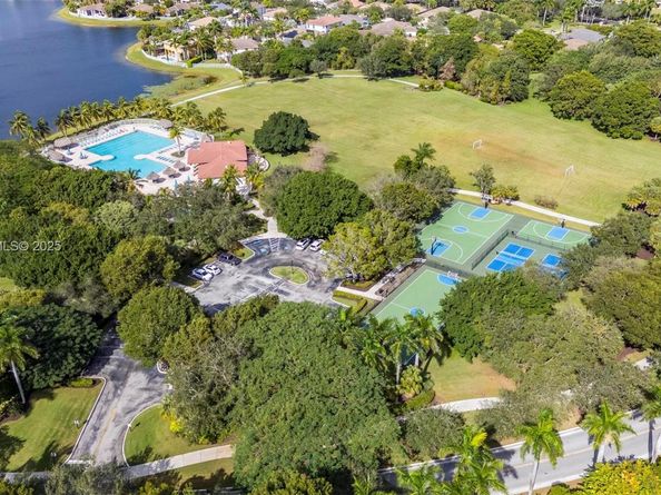 3835 Crestwood Cir, Weston FL 33331