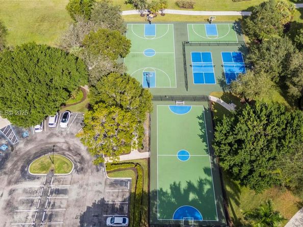 3835 Crestwood Cir, Weston FL 33331