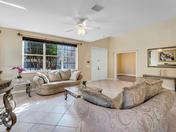 3835 Crestwood Cir, Weston FL 33331