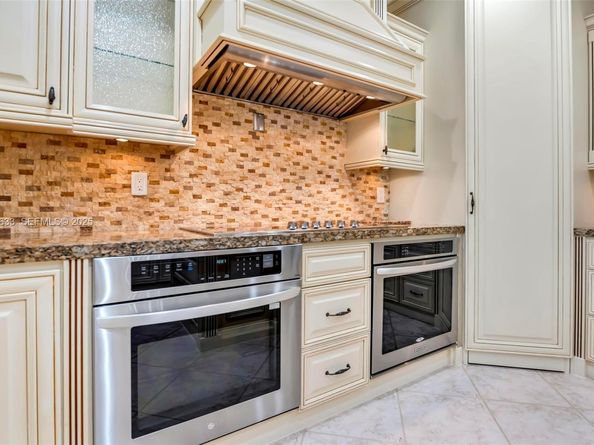 3835 Crestwood Cir, Weston FL 33331