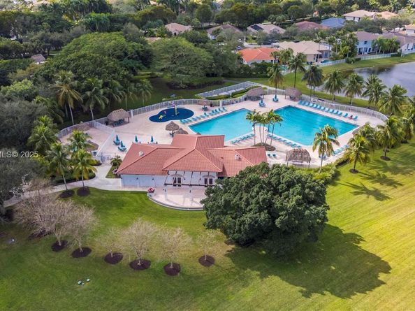 3835 Crestwood Cir, Weston FL 33331