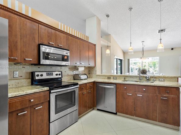 8195 NW 41st St, Coral Springs FL 33065