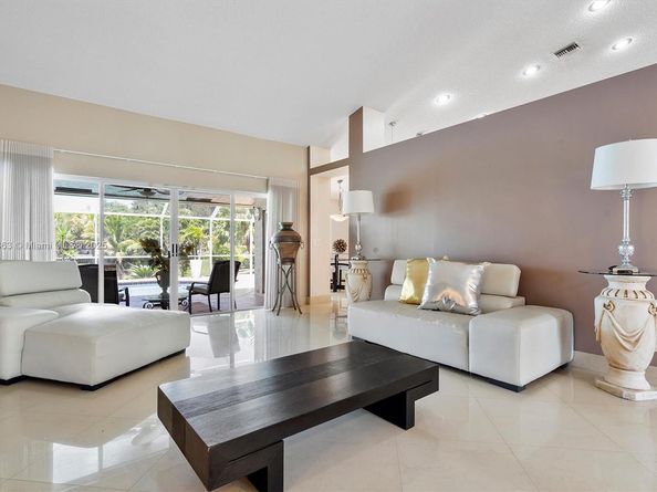 8195 NW 41st St, Coral Springs FL 33065
