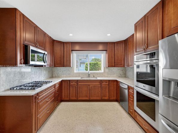 6201 SW 3rd St, Plantation FL 33317