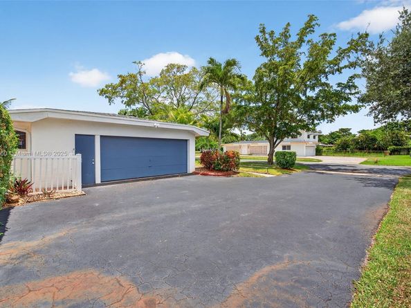 6201 SW 3rd St, Plantation FL 33317
