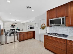 6201 SW 3rd St, Plantation FL 33317