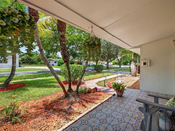 6201 SW 3rd St, Plantation FL 33317