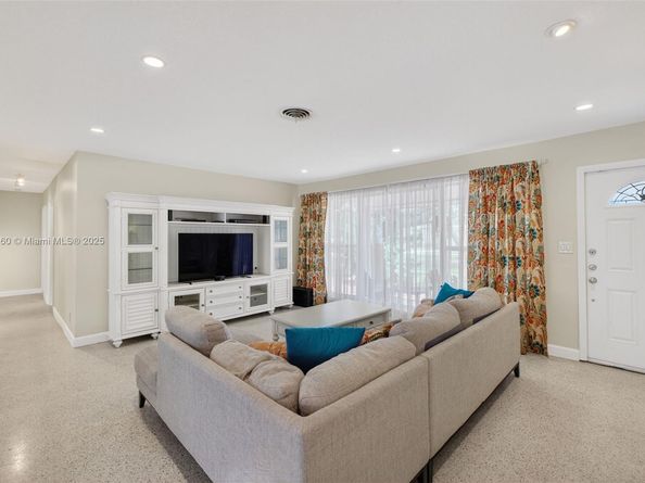 6201 SW 3rd St, Plantation FL 33317