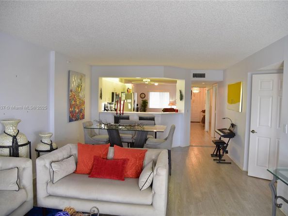 7730 Granville Dr 202, Tamarac FL 33321