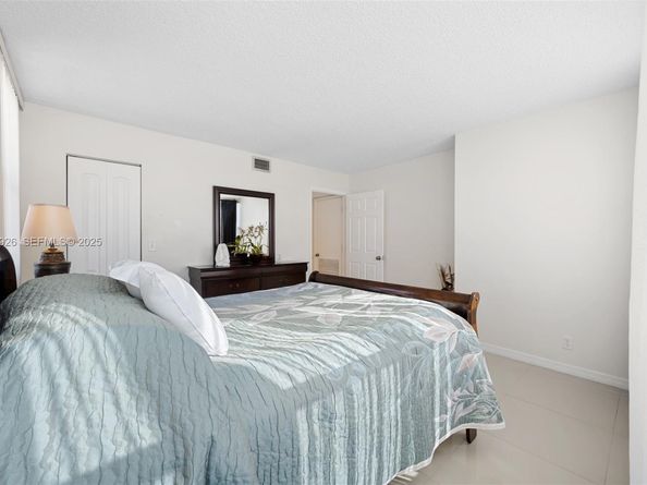 2401 S Ocean Dr 1007, Hollywood FL 33019