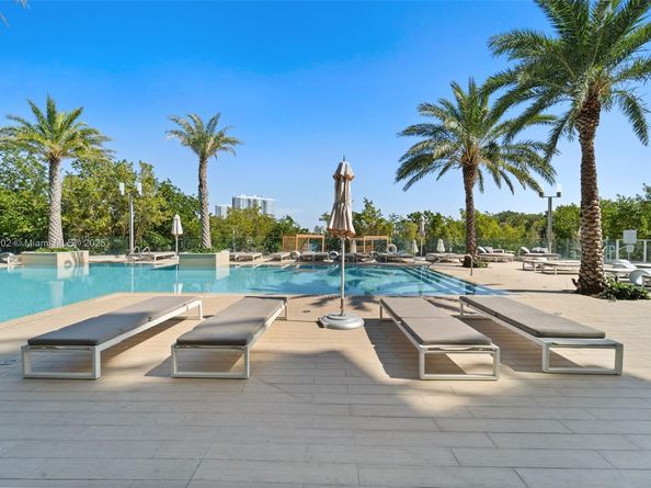 16385 Biscayne Blvd 1019, North Miami Beach FL 33160
