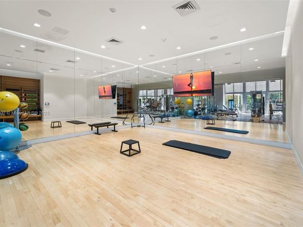 16385 Biscayne Blvd 1019, North Miami Beach FL 33160