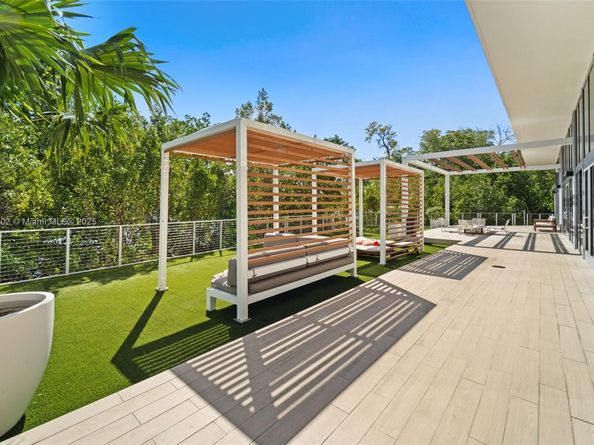 16385 Biscayne Blvd 1019, North Miami Beach FL 33160