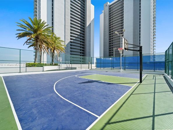 16385 Biscayne Blvd 1019, North Miami Beach FL 33160