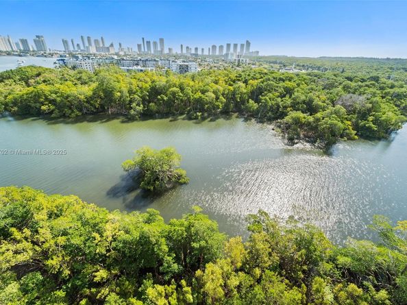 16385 Biscayne Blvd 1019, North Miami Beach FL 33160