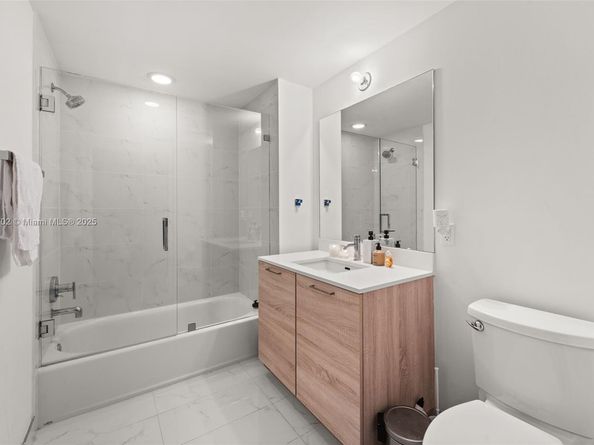 16385 Biscayne Blvd 1019, North Miami Beach FL 33160