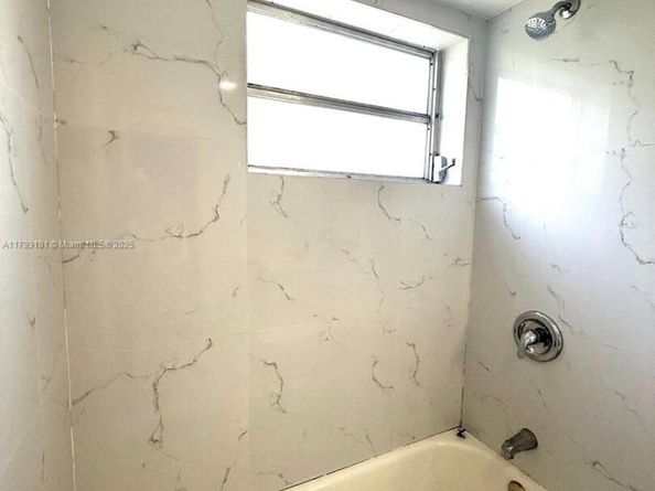 1401 NE 191st St D201, Miami FL 33179