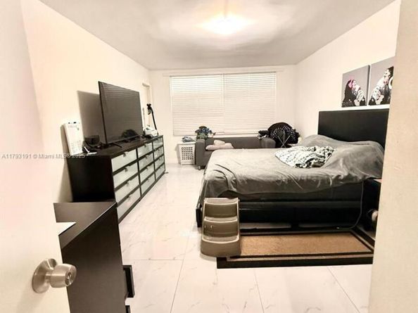 1401 NE 191st St D201, Miami FL 33179