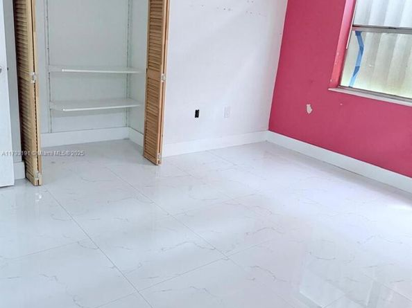1401 NE 191st St D201, Miami FL 33179