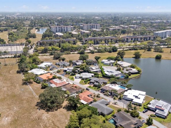 4508 King Palm Dr, Tamarac FL 33319
