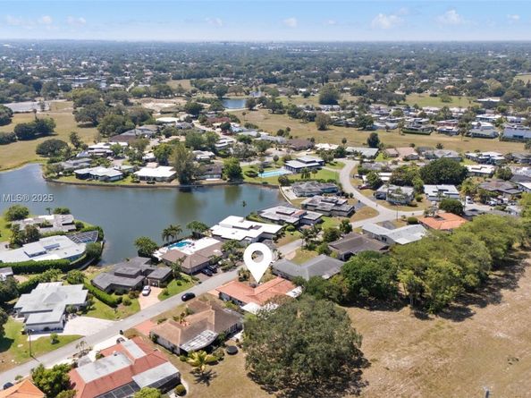 4508 King Palm Dr, Tamarac FL 33319