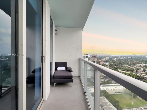 185 SW 7th St 2900, Miami FL 33130