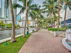 185 SW 7th St 2900, Miami FL 33130