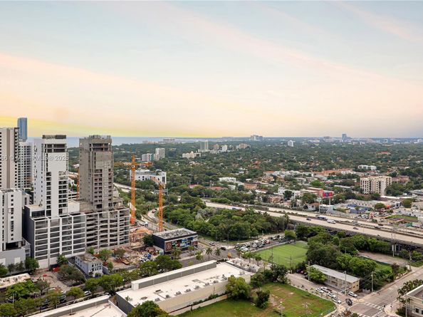 185 SW 7th St 2900, Miami FL 33130