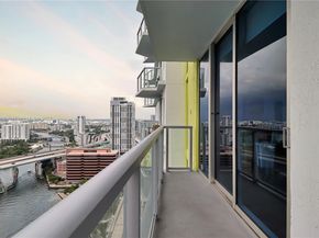 185 SW 7th St 2900, Miami FL 33130