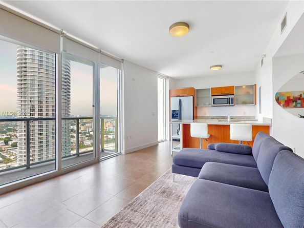 185 SW 7th St 2900, Miami FL 33130