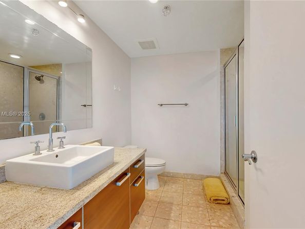 185 SW 7th St 2900, Miami FL 33130