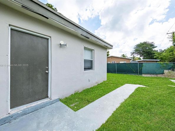 3460 NW 1st St, Lauderhill FL 33311