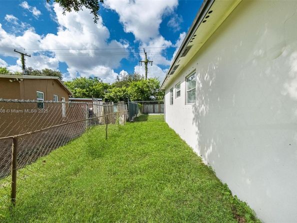 3460 NW 1st St, Lauderhill FL 33311