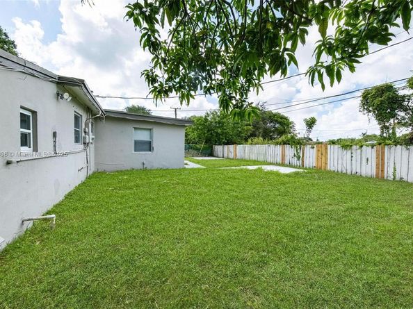 3460 NW 1st St, Lauderhill FL 33311