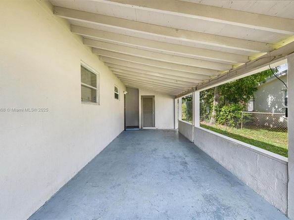 3460 NW 1st St, Lauderhill FL 33311