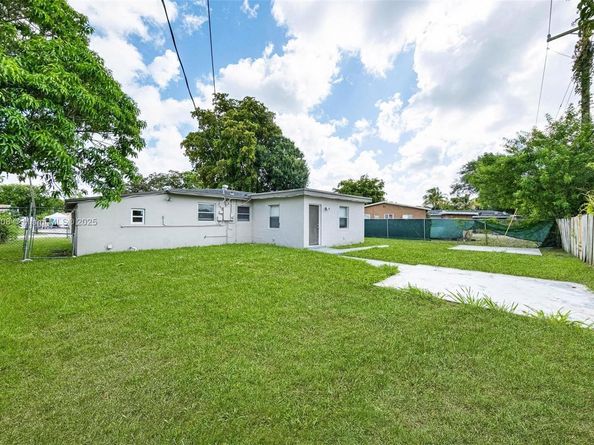 3460 NW 1st St, Lauderhill FL 33311