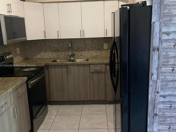 665 NW 153rd St, Miami FL 33169