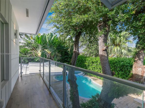 79 W Shore Dr W, Miami FL 33133