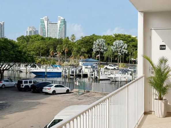 26 Diplomat Pkwy 2398, Hallandale Beach FL 33009